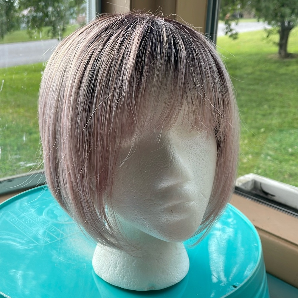 Cysterwigs pink ombré bob.